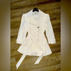BEBE Short Stylish Trench!